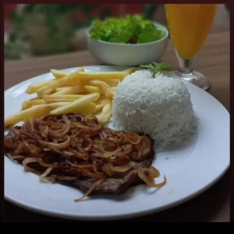 Marmitex bife acebolado
