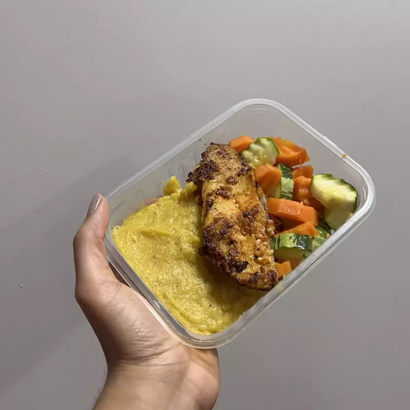 PURÊ DE BANANA E TILÁPIA GRELHADA