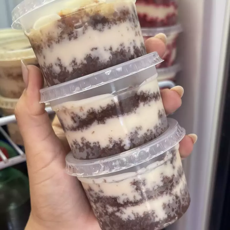 Bolo de chocolate e recheio de ninho