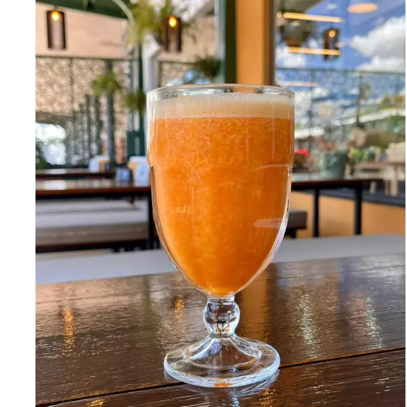 Suco de laranja e mamão natural