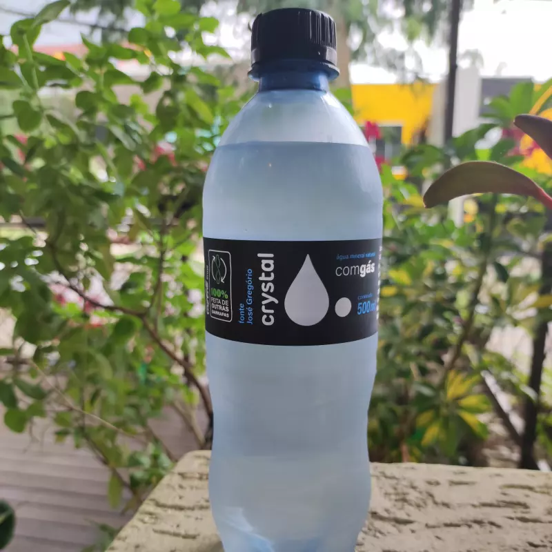 Água mineral com gás