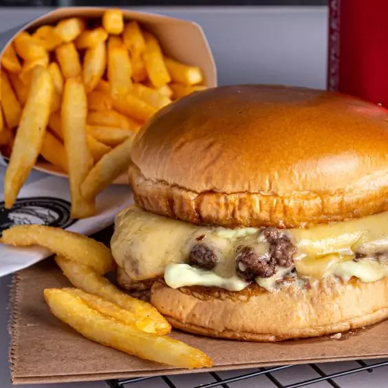 BURGUER TRIPLO QUEIJO + BATATA