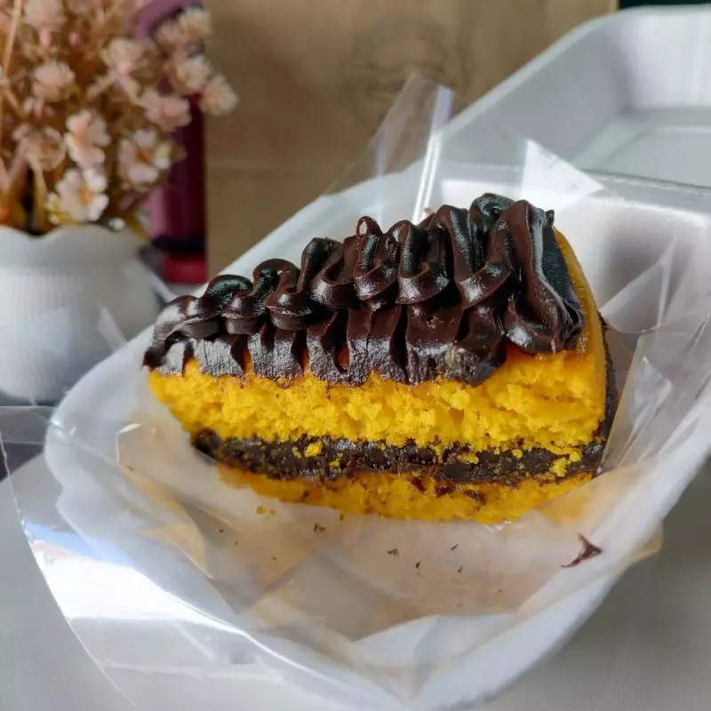 BOLO DE CENOURA COM BRIGADEIRO