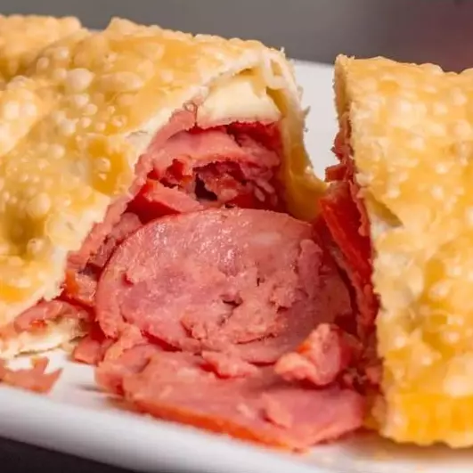 Pastel calabresa + cajuína