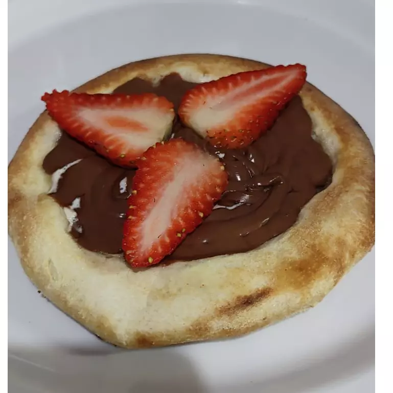 Esfiha de Chocolate com Morango
