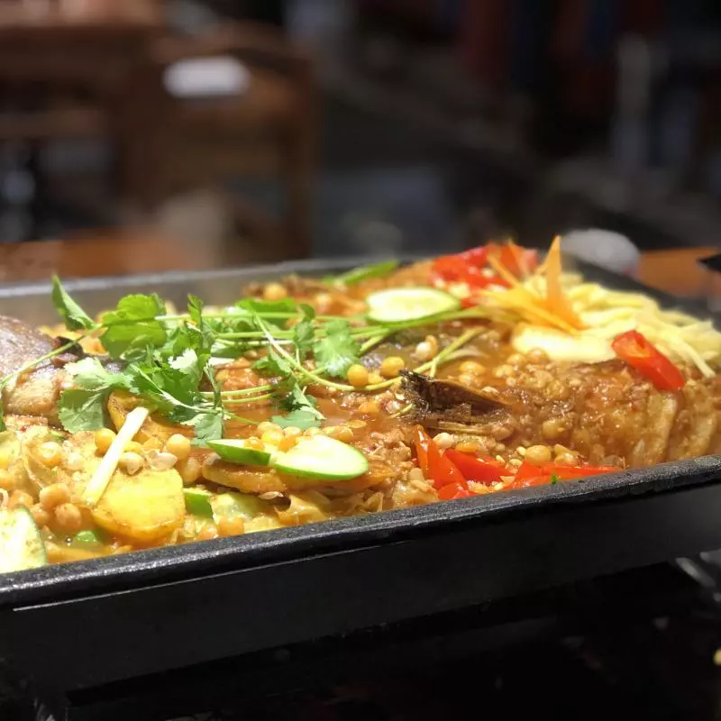 AJO PESCADO CAZUELA 蒜香味烤鱼