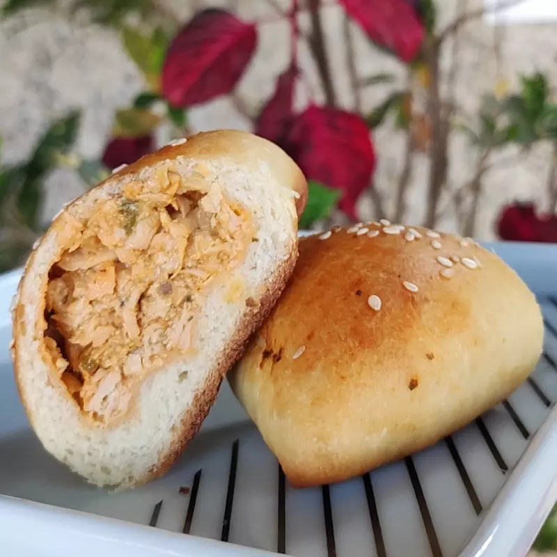 Esfiha de frango vegetal com cheddar