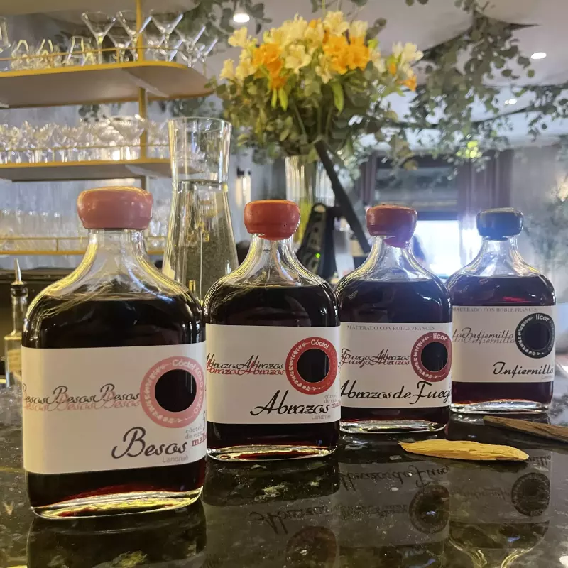 Licor BESOS . BOTELLA DE 200 ML