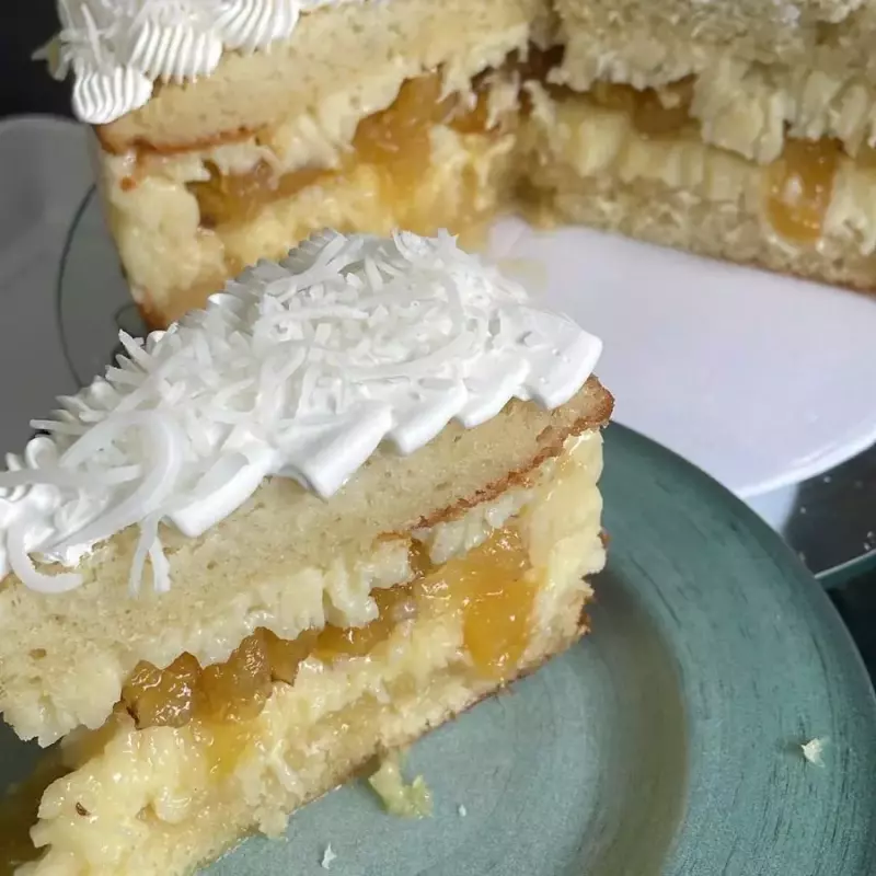 TORTA DE ABACAXI COM COCO