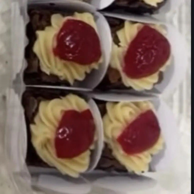 4 quadradinhos de brownie
