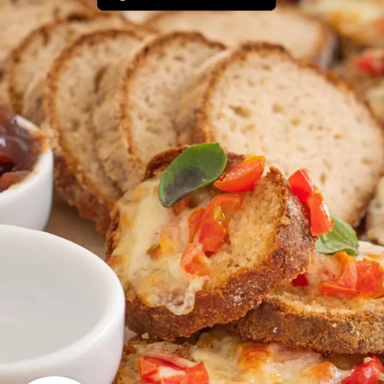Brusqueta de tomate e pesto