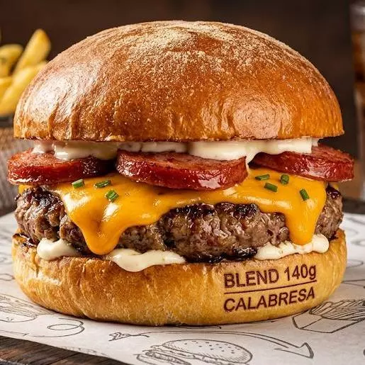 Hambúrguer cheddar calabresa