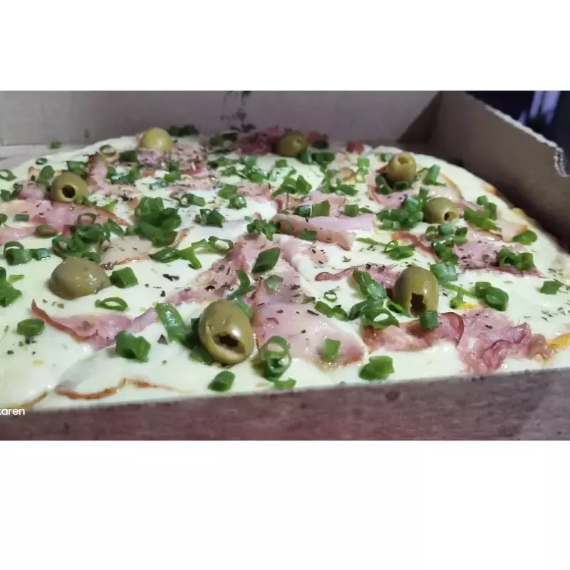 Pizza panceta y huevos a la plancha