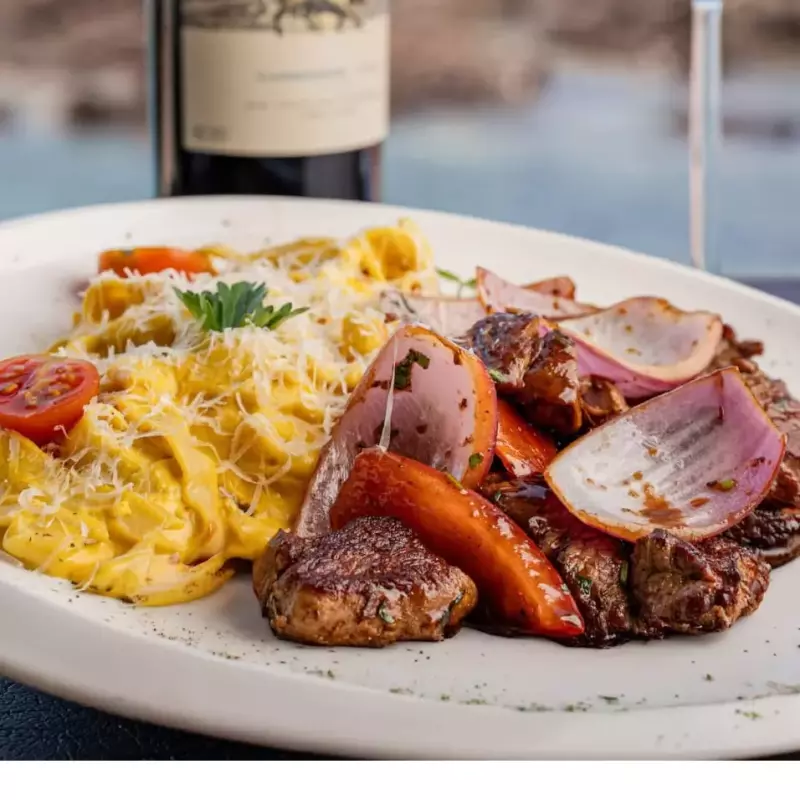 Fettuccine con filete salteado