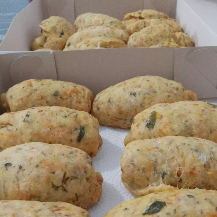 Caixa com 10 pães de cenoura