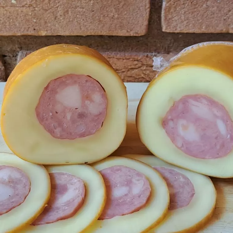 PROVOLONE DEFUMADO COM CALABRESA