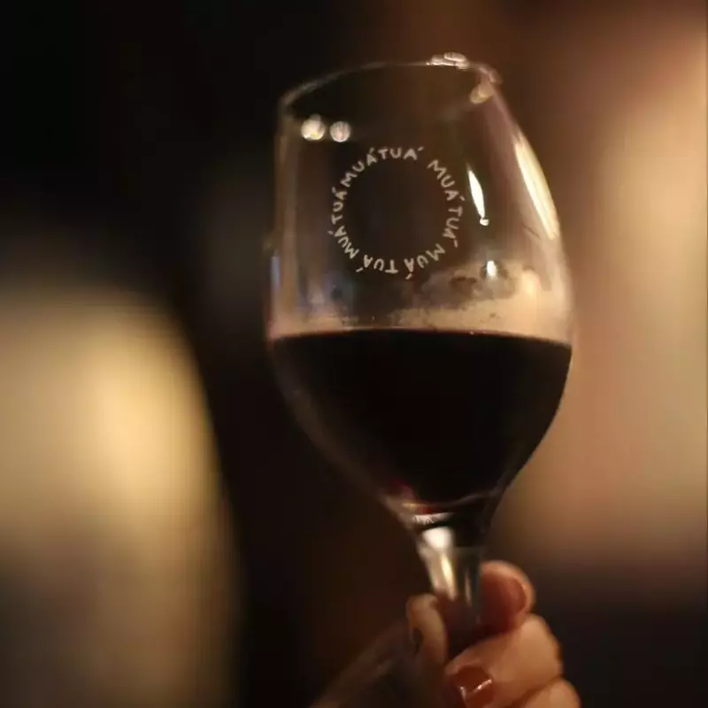 VINHO CONVENCIONAL na taça