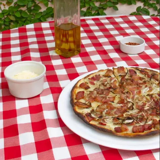 Pizza de Papa, Tocineta y Cebolla