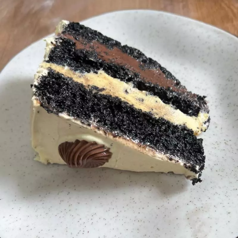 Fatia Black Brigadeiro e Maracujá