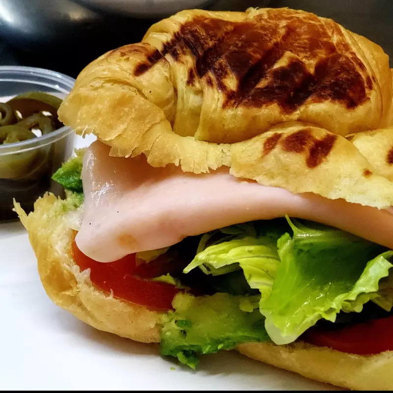 Combo Croissant de Jamón+Papas+Jugo