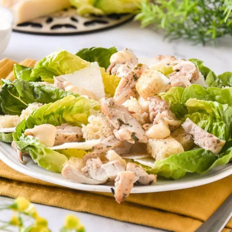 ENSALADA CESAR CON POLLO