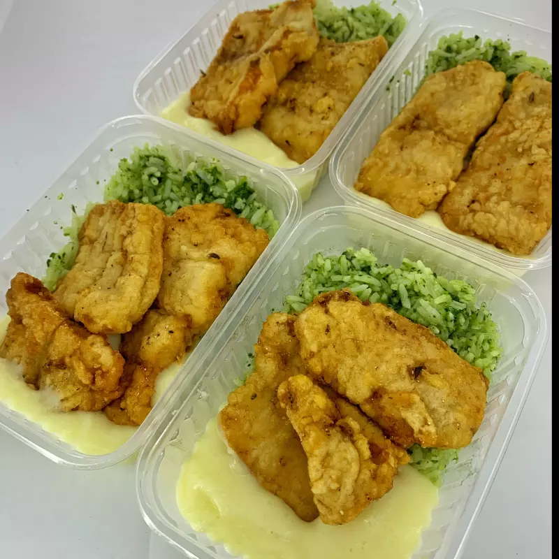 A. Brócolis/Peixe Frito/purê de bata
