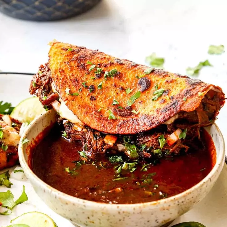 Taco dorado con queso