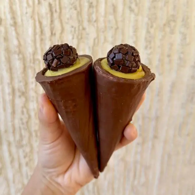 CONE TRUFADO MARACUJÁ COM CHOCOLATE