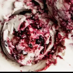 Helado de frutos rojos