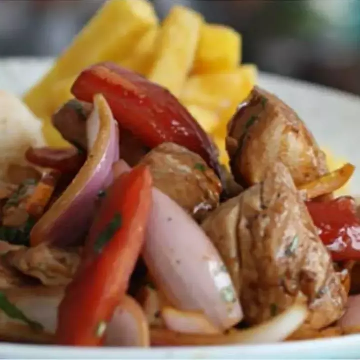 Pollo Saltado