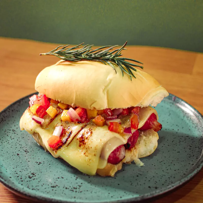 Pão com linguiça especial