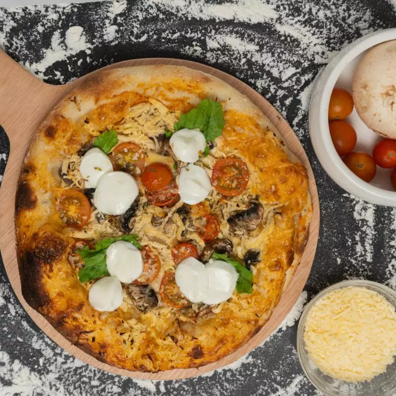 Pizza de Pollo y Champiñones