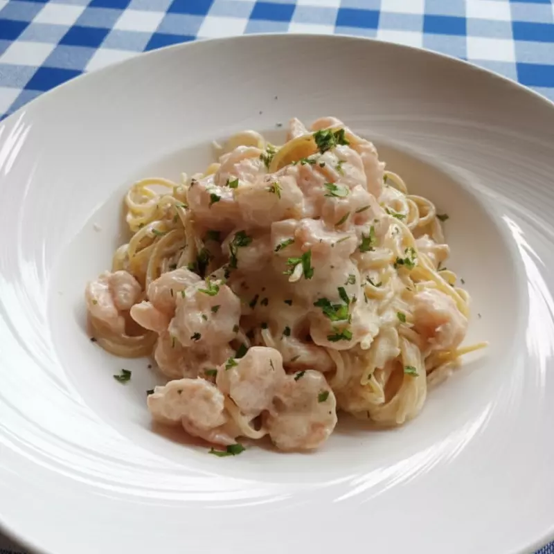 Pasta Alfredo con camarón