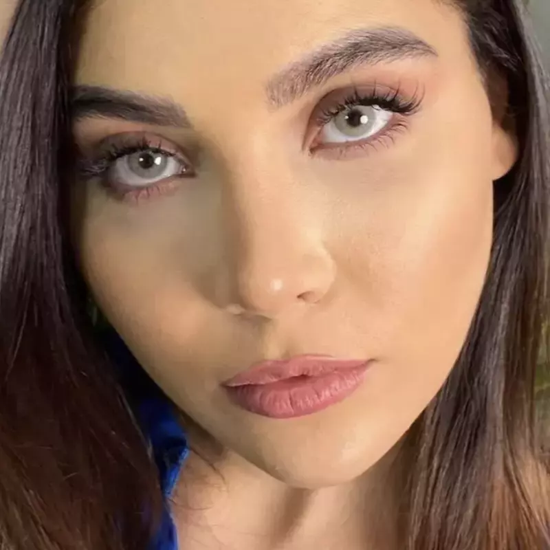 Sky gray sin bordes   💦