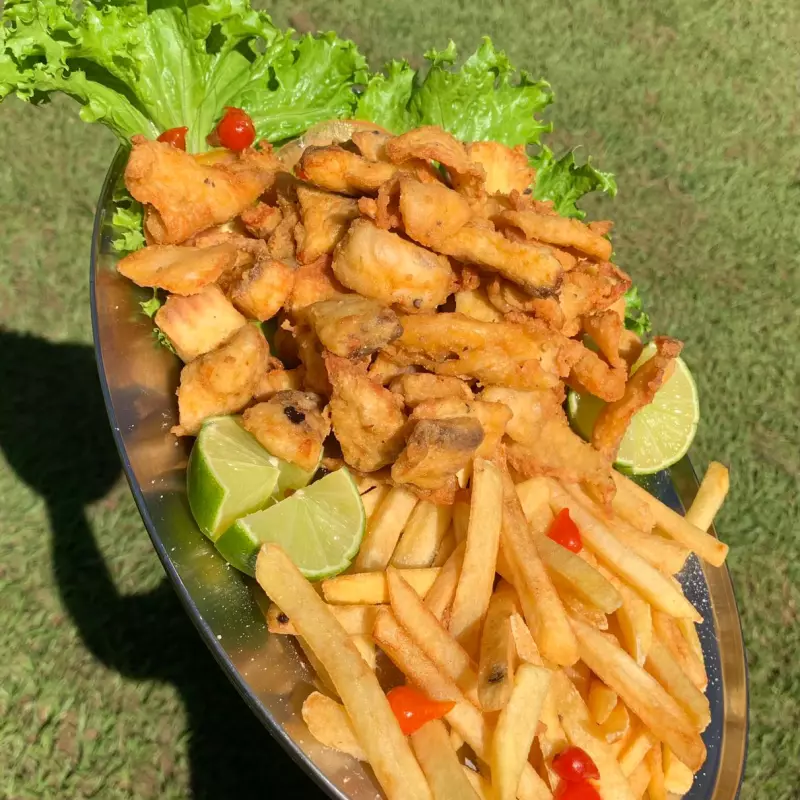 Iscas  de tilápia com fritas(copy)