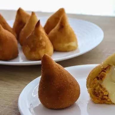 coxinha com requeijão 10 unid