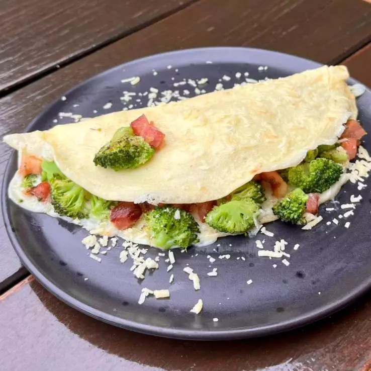 Crepioca de brócolis e bacon