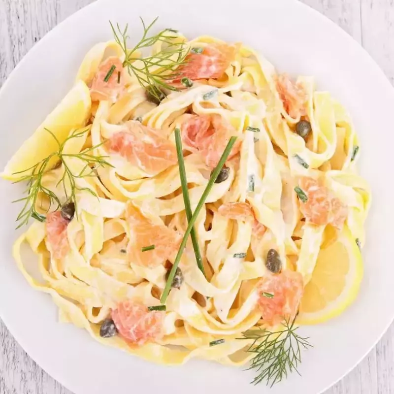 -TAGLIATELLES AU SAUMON FRAIS-