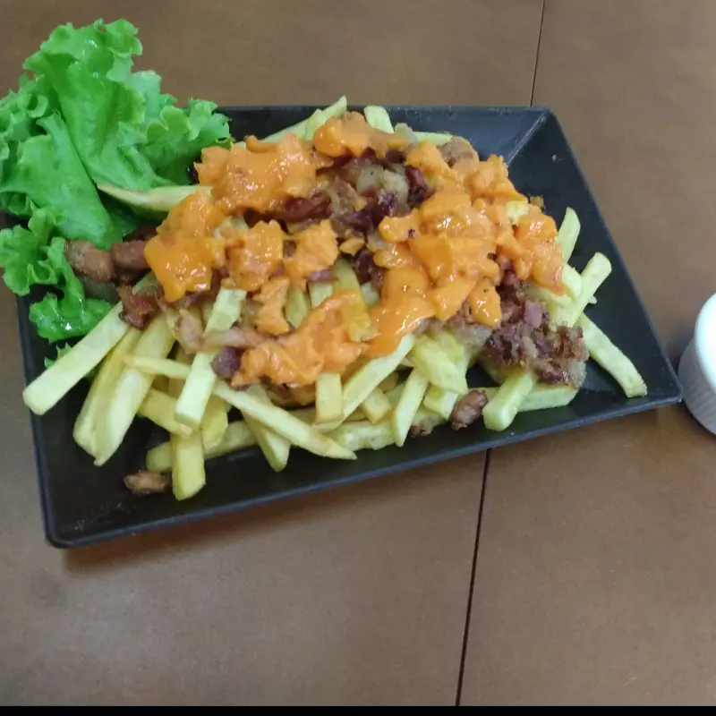 Batata frita com cheddar e bacon