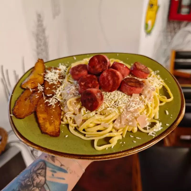 Linguini alfredo con chorizo