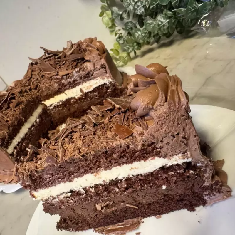 Bolo ninho com mousse de chocolate