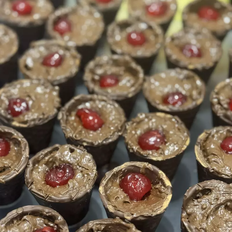 Cone Ovomaltine com cereja