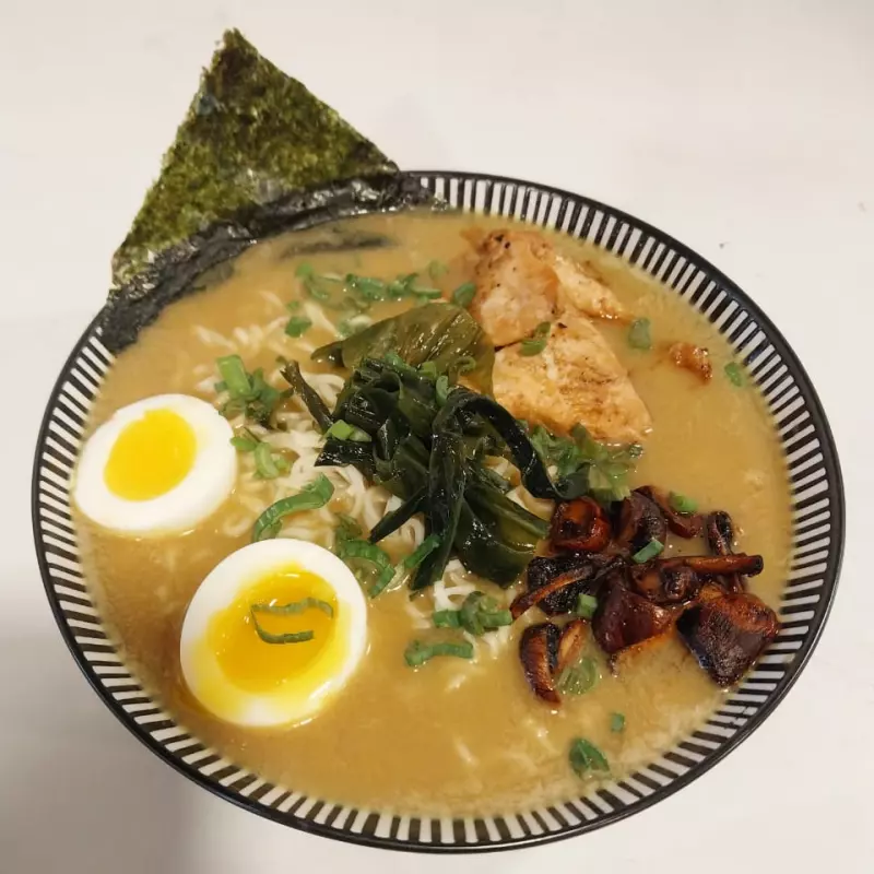 CHICKEN RAMEN / RAMEN VEGETARIANO