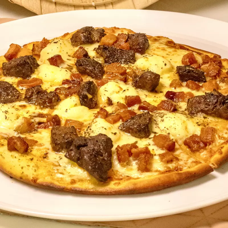 PIZZA DE FILÉ COM CATUPIRY