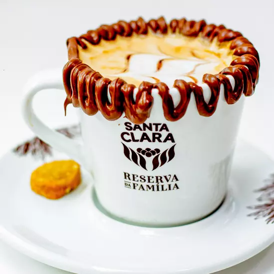 ESPRESSO LATTE COM CREME DE AVELÃ