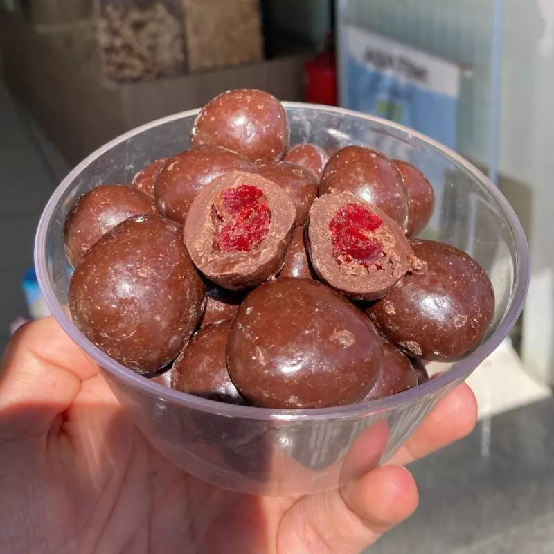 Drageado de cereja com chocolate 70%