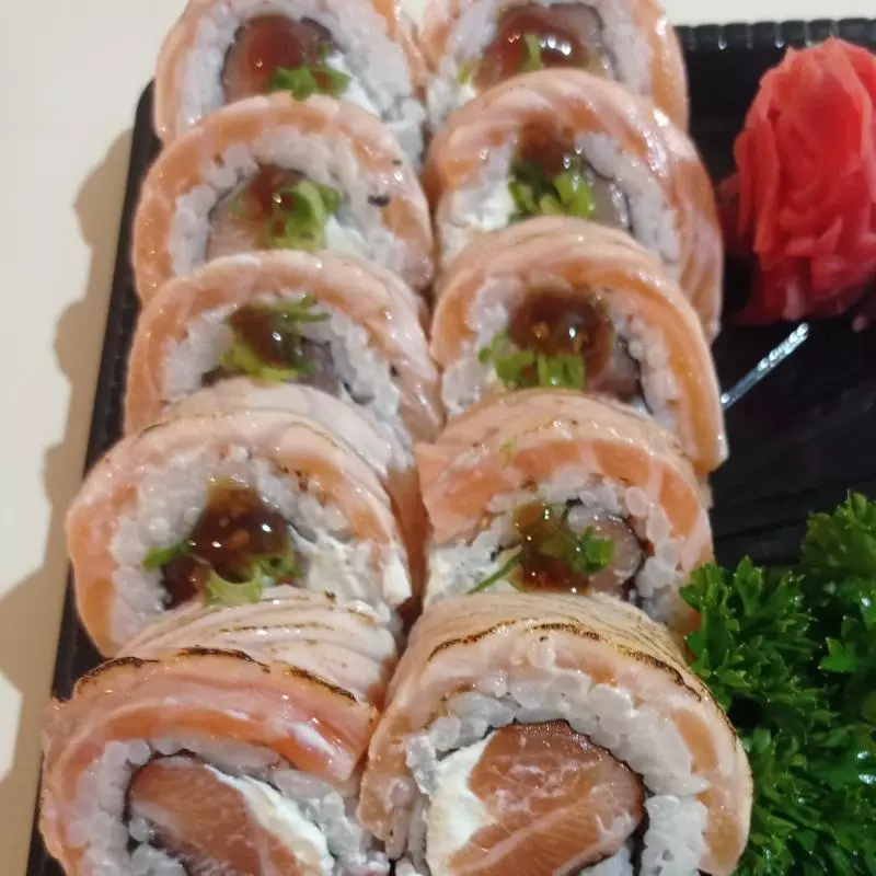 Uramaki salmão tataki 5 unidades