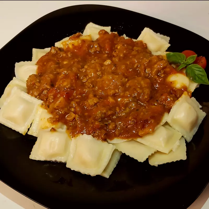 Ravioles con salsa