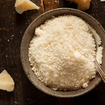 Queijo parmesão ralado