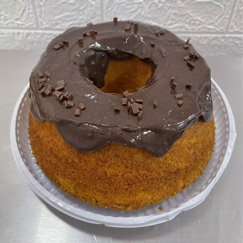 Bolo caseiro com leve cobertura